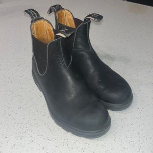 Black Blundstones